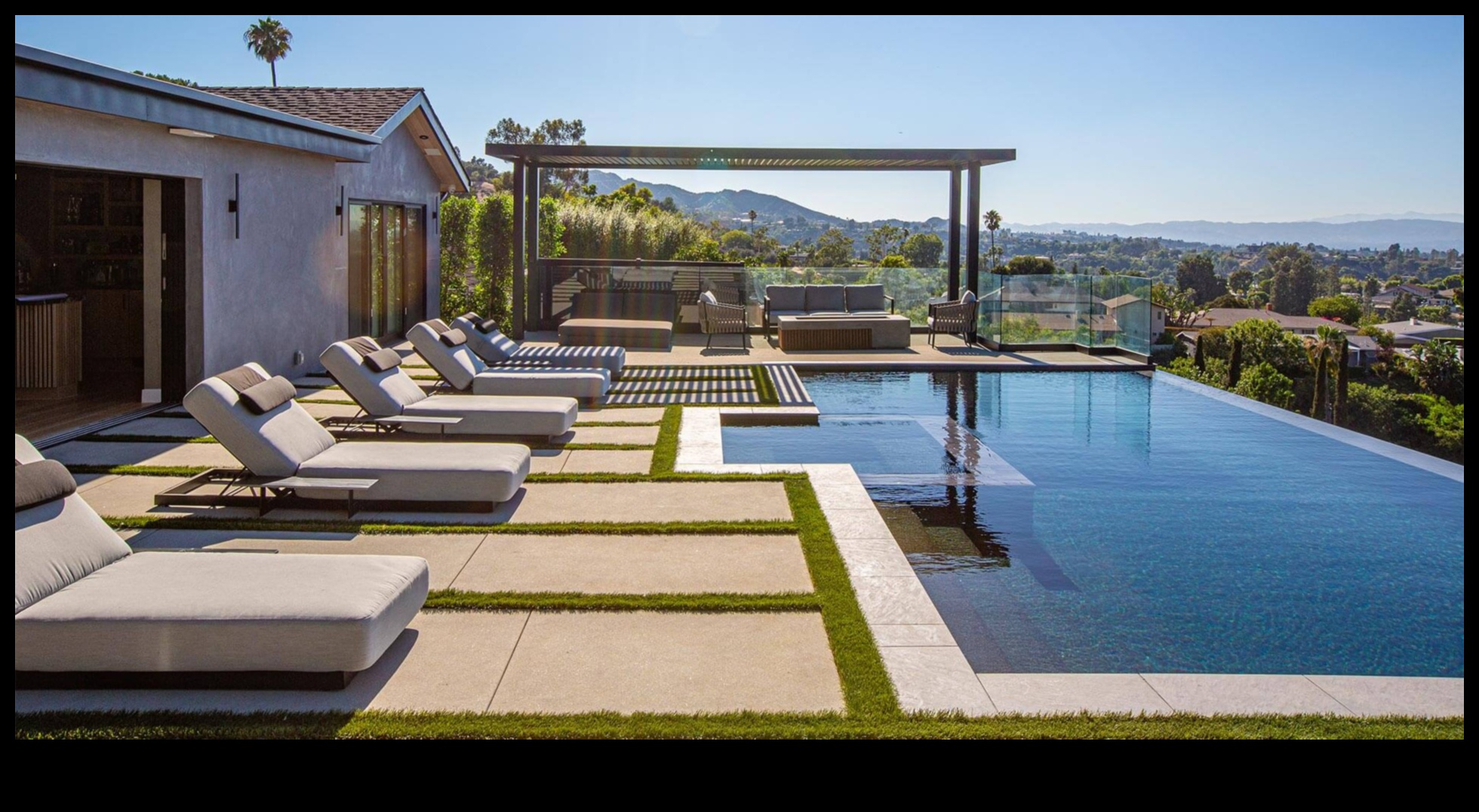 Garden Grandeur Προσθέστε καλλιτεχνικές πινελιές στον εξωτερικό σας χώρο 4 Garden Grandeur: Καλλιτεχνικές προφορές για τον εξωτερικό σας χώρο