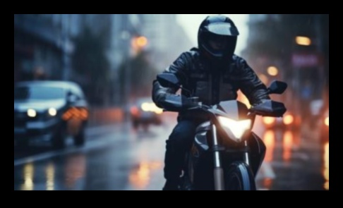 Αστικές εξερευνήσεις: Πλοήγηση στους δρόμους της πόλης με ευέλικτες και κομψές μοτοσυκλέτες