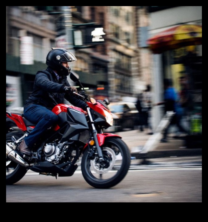 Αστικές εξερευνήσεις: Πλοήγηση στους δρόμους της πόλης με ευέλικτες και κομψές μοτοσυκλέτες