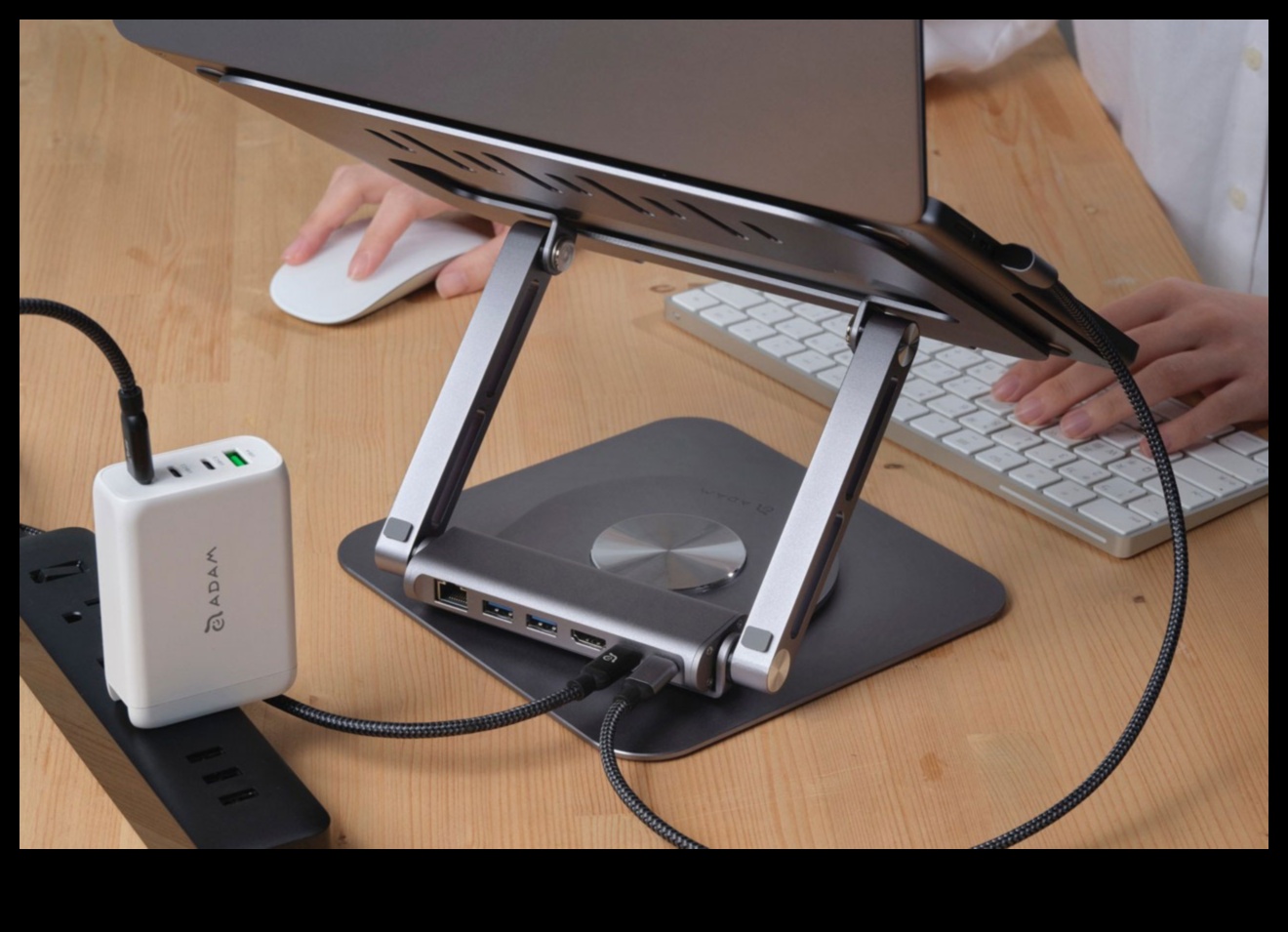 Παραγωγικότητα Powerhouse: Αξεσουάρ για αποτελεσματική εργασία στον φορητό υπολογιστή σας