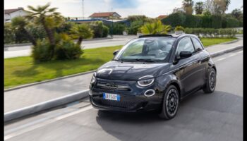 Urban Electrics: Πλοήγηση στους δρόμους της πόλης με χαριτωμένα ηλεκτρικά αυτοκίνητα