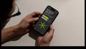 Visual Vibrance: Architectural Electronics for Modern Mobile Lifestyles