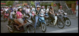 Αστικές εξερευνήσεις: Πλοήγηση στους δρόμους της πόλης με ευέλικτες και κομψές μοτοσυκλέτες