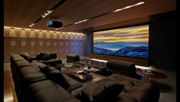 Οικιακές κινηματογραφικές αίθουσες που γυρίζουν το κεφάλι σας: Ηλεκτρονικά για μια καθηλωτική κινηματογραφική εμπειρία